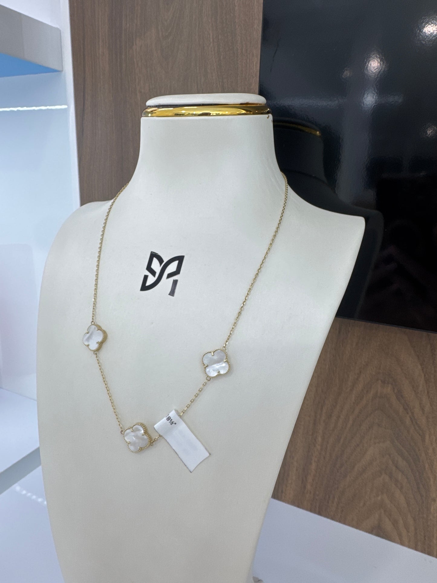 10K 3 White Flower Necklace