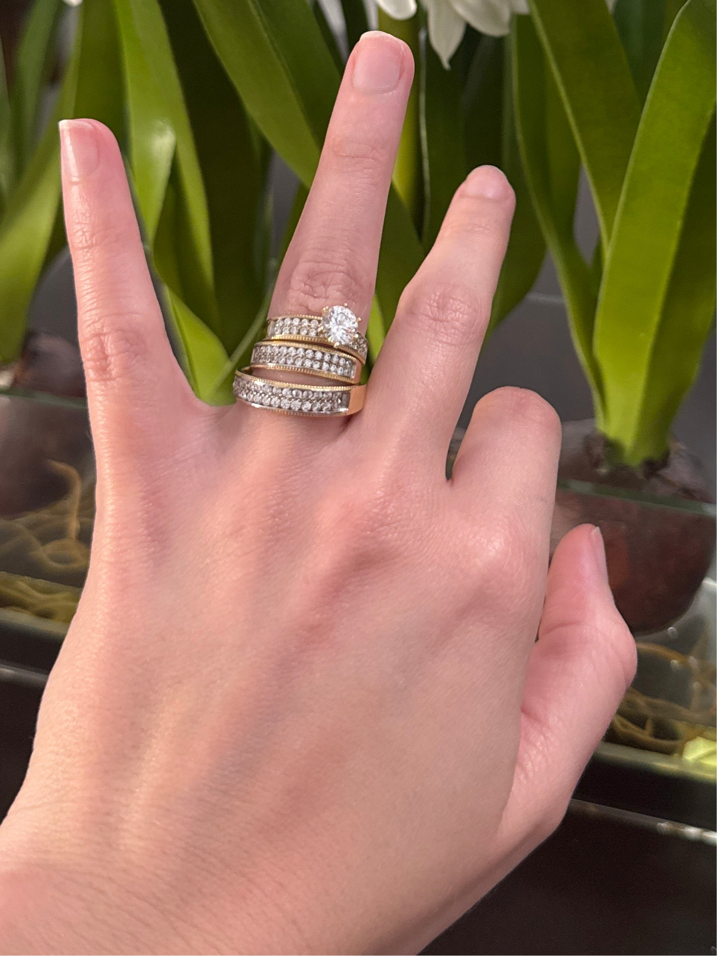 14K Trío Engagement Ring