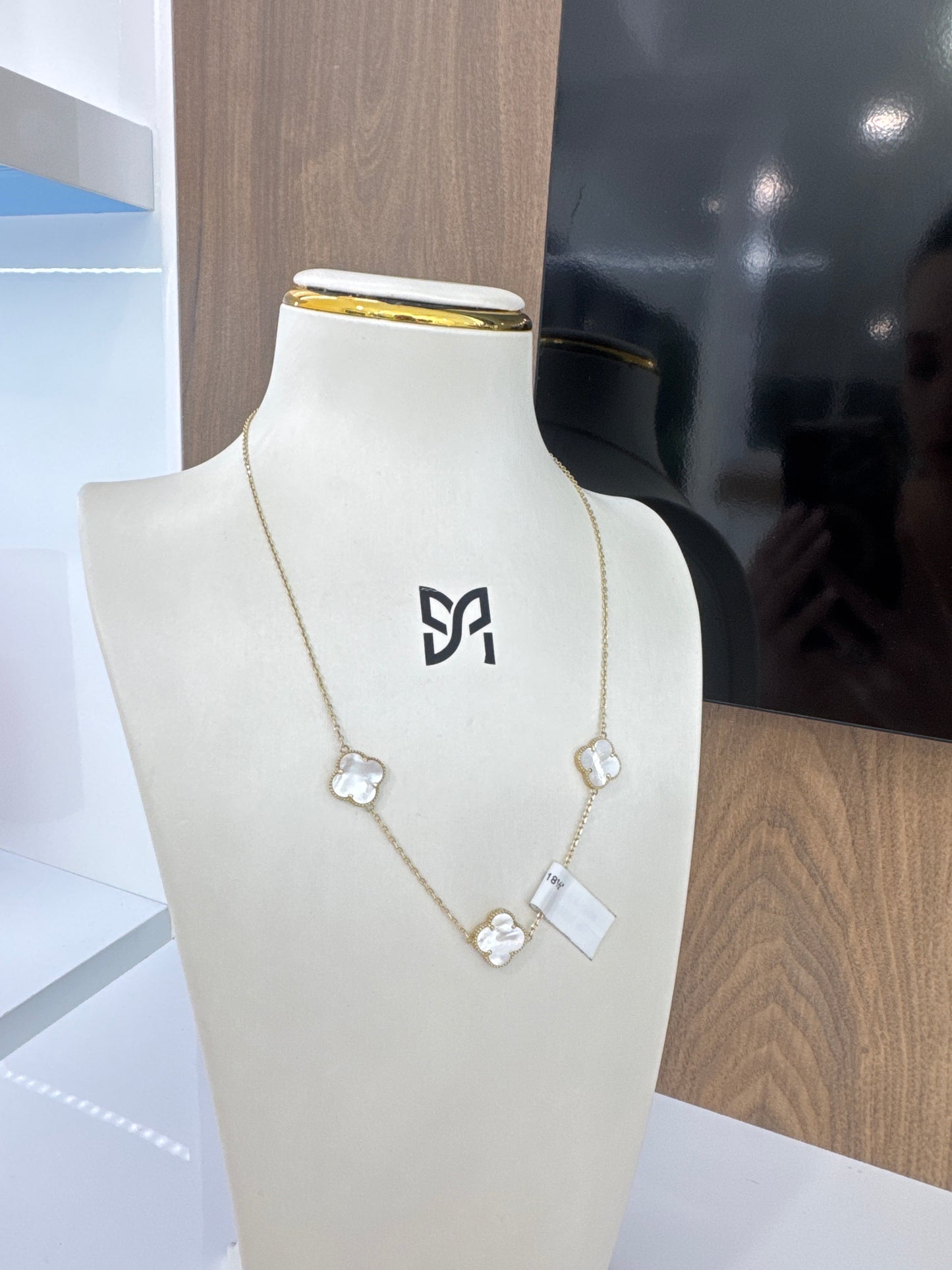 10K 3 White Flower Necklace