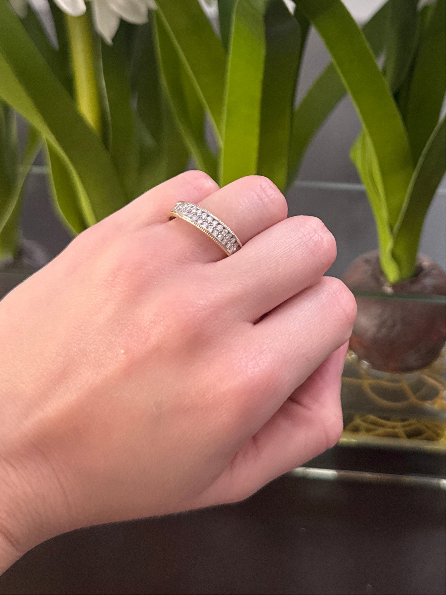 14K Trío Engagement Ring