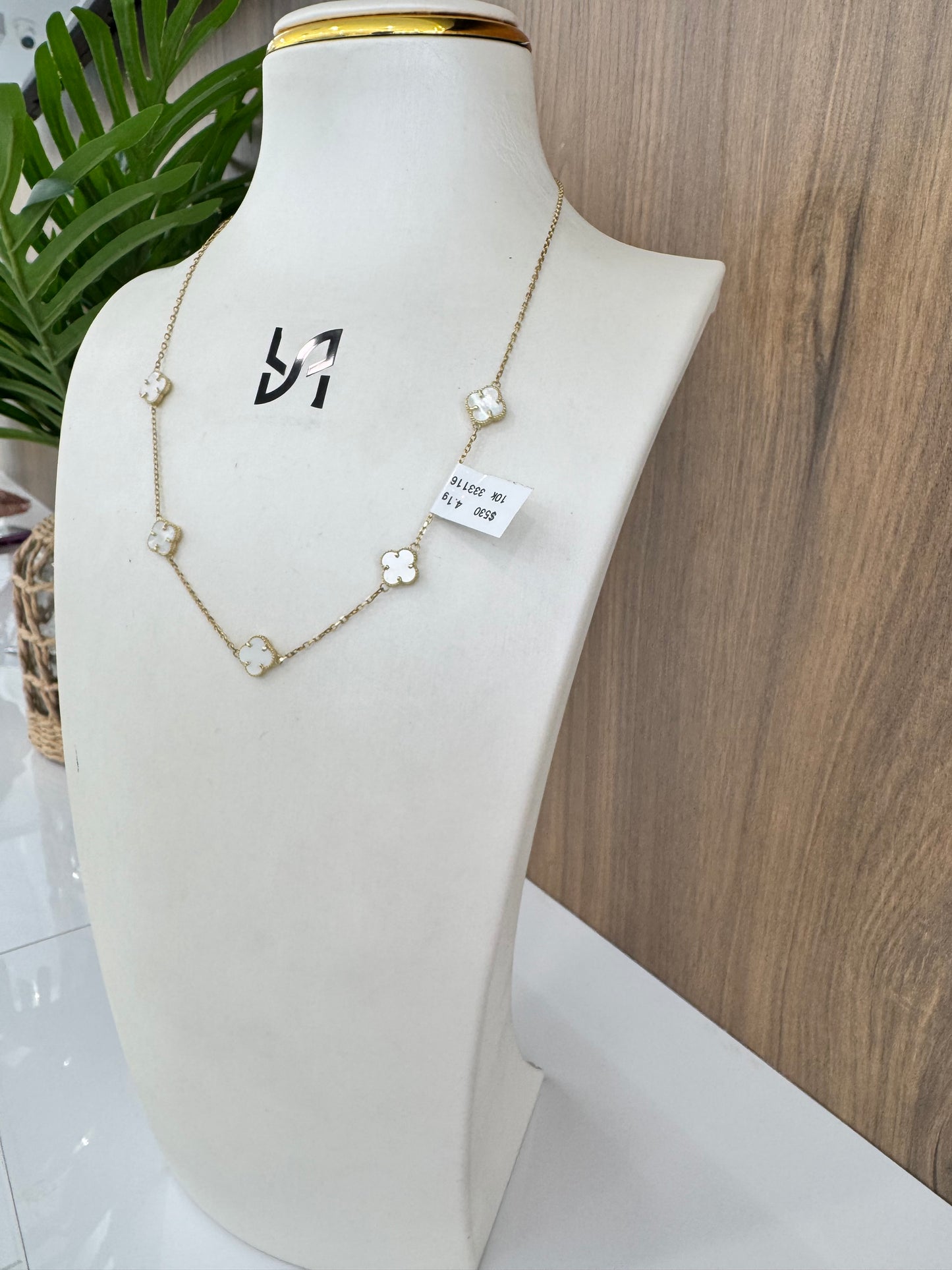 10karat 5 white flower necklace