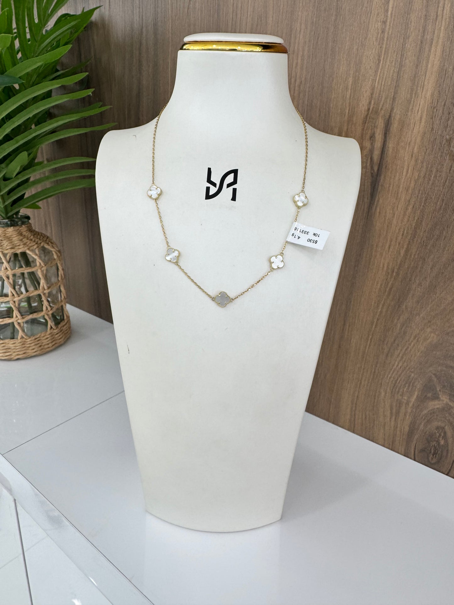 10karat 5 white flower necklace