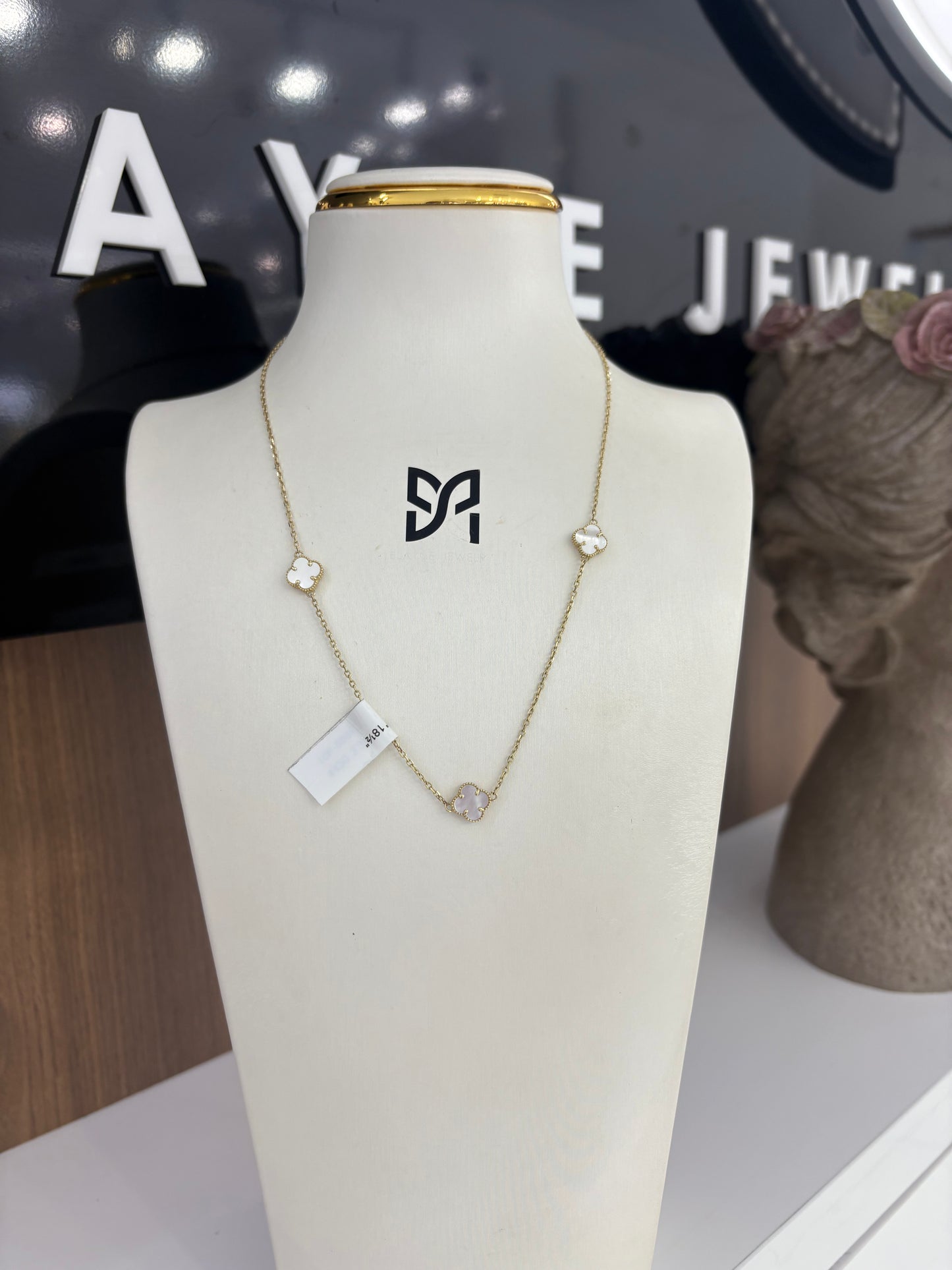 10Karat 3 white Flower Chain