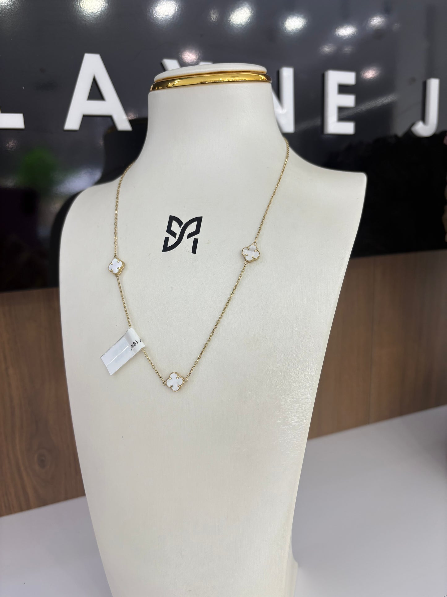 10Karat 3 white Flower Chain