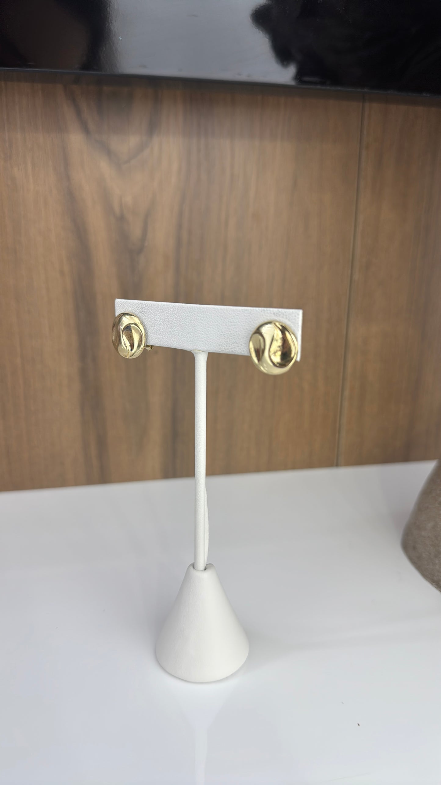 10K Omega Earring