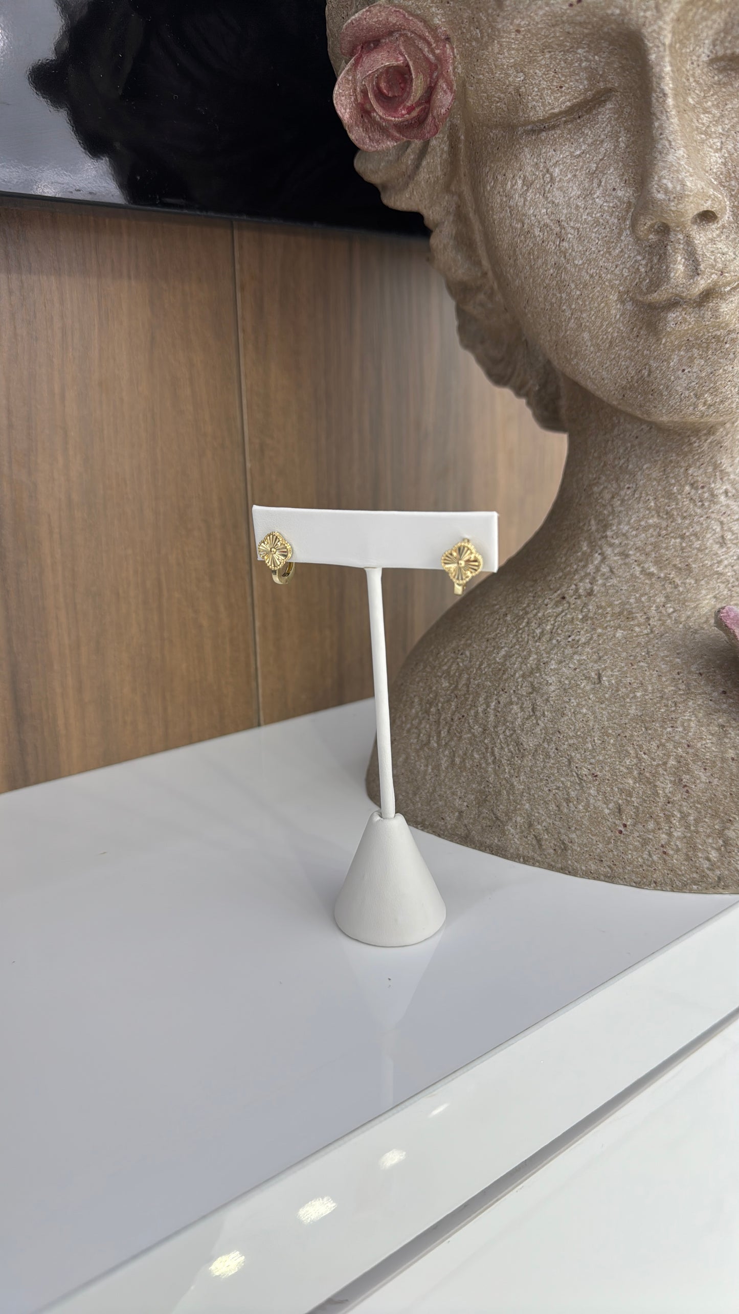 10 Karat Gold Earring