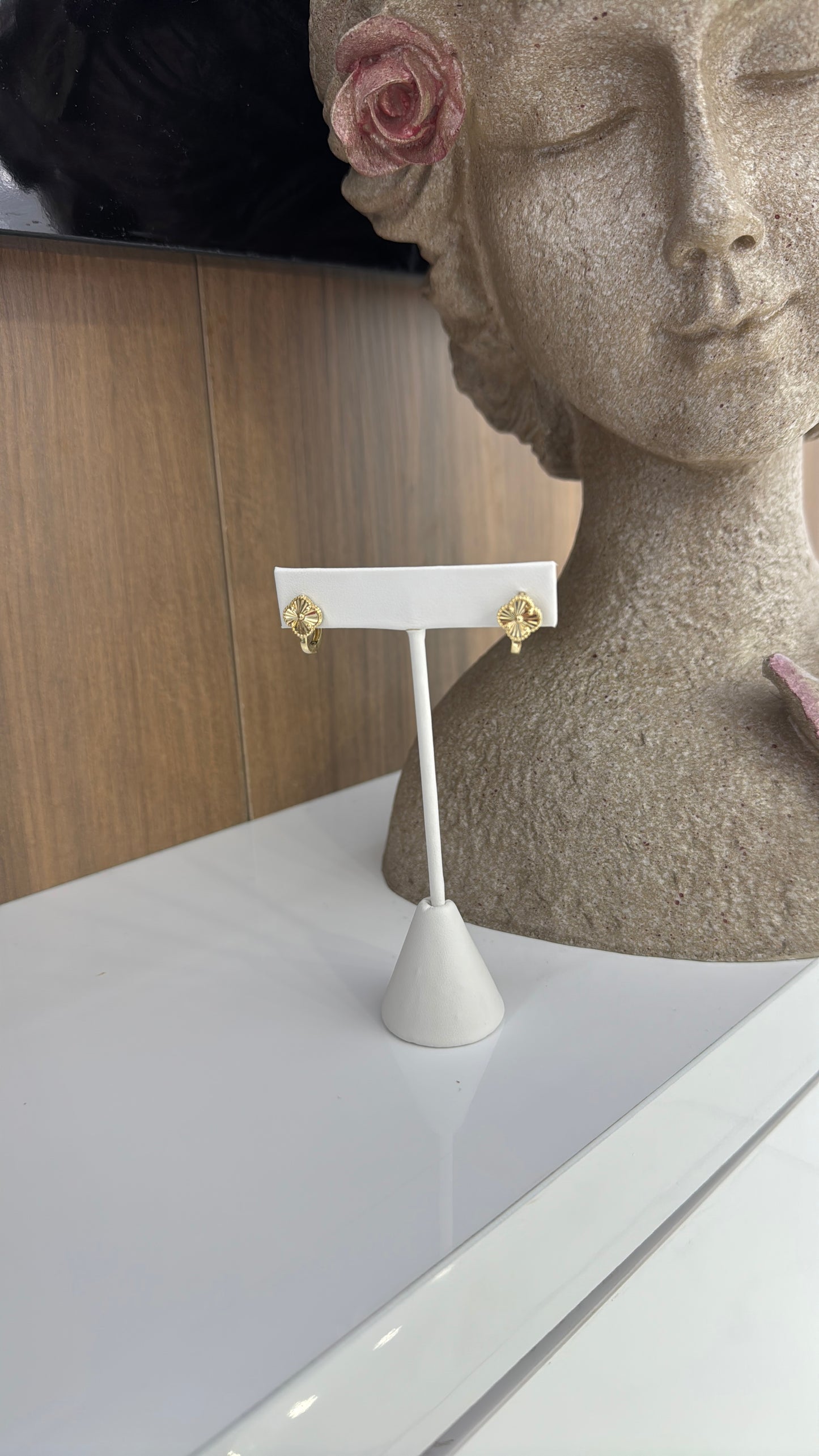 10 Karat Gold Earring
