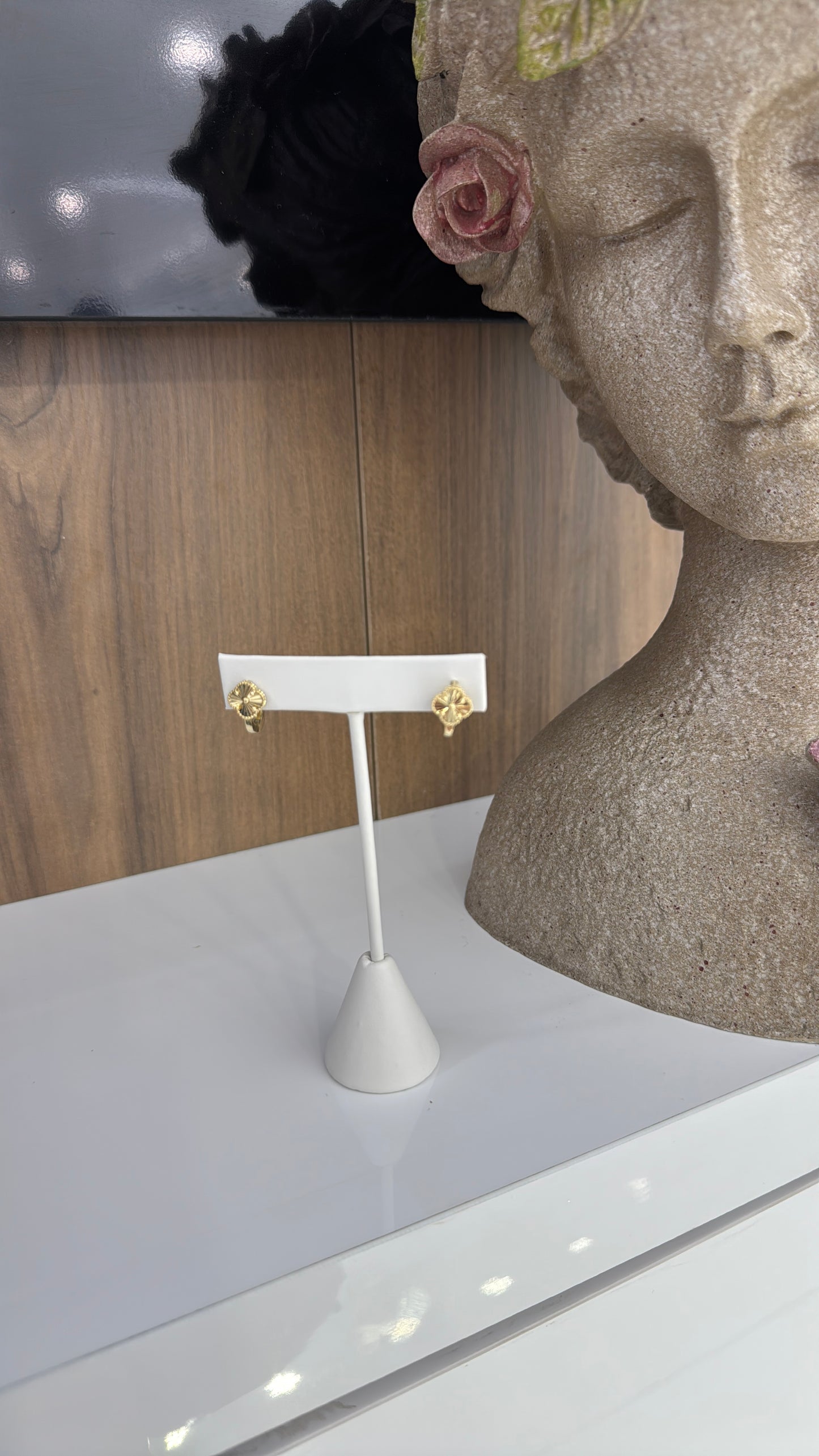 10 Karat Gold Earring