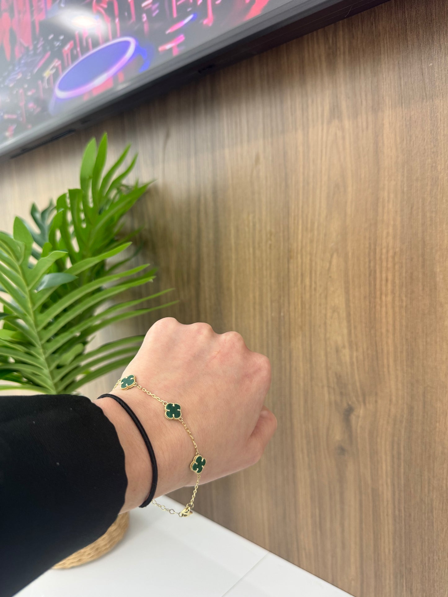 10Karat 5 Green flowers Bracelet
