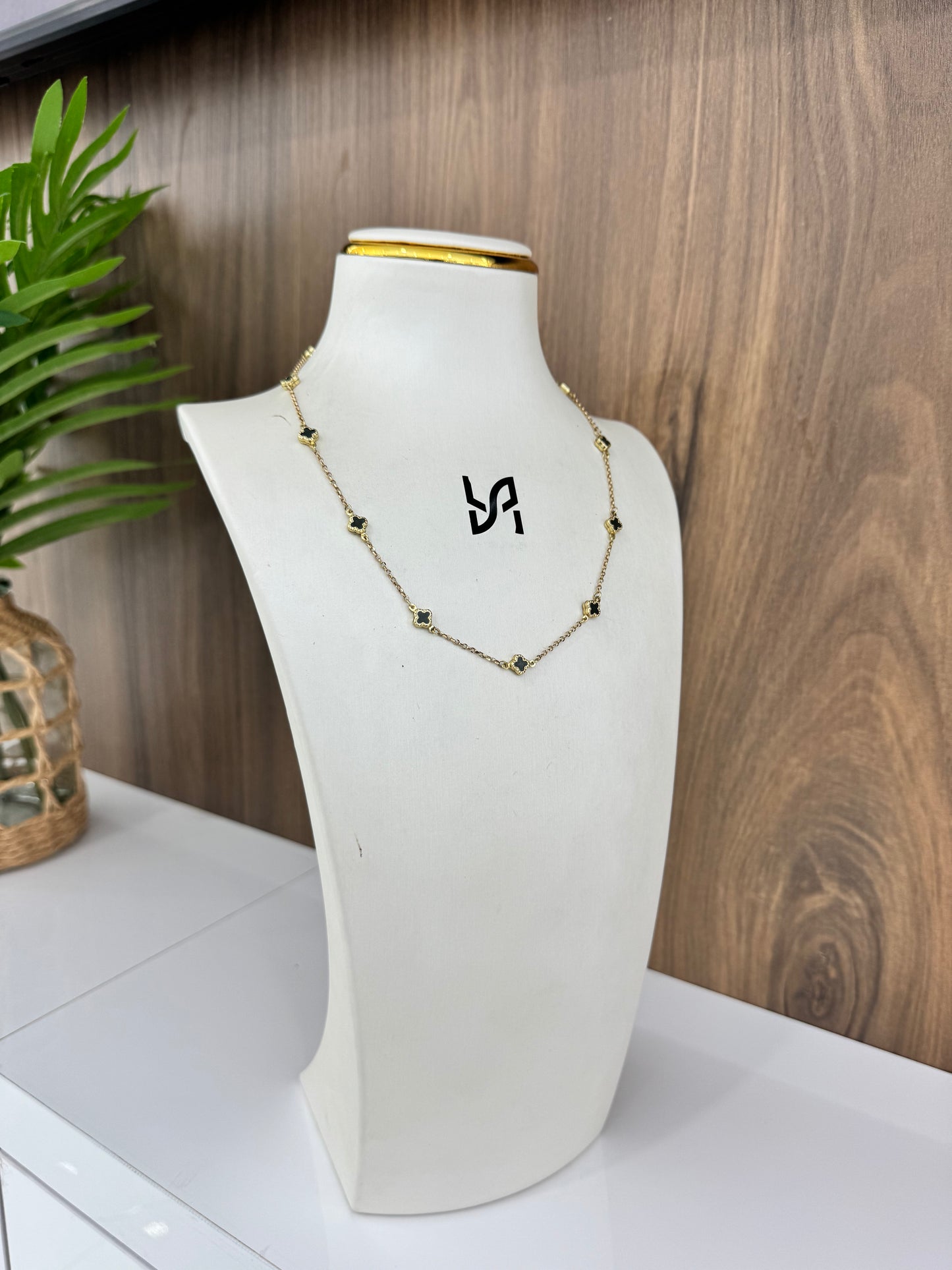 10karat 11 baby flower necklace
