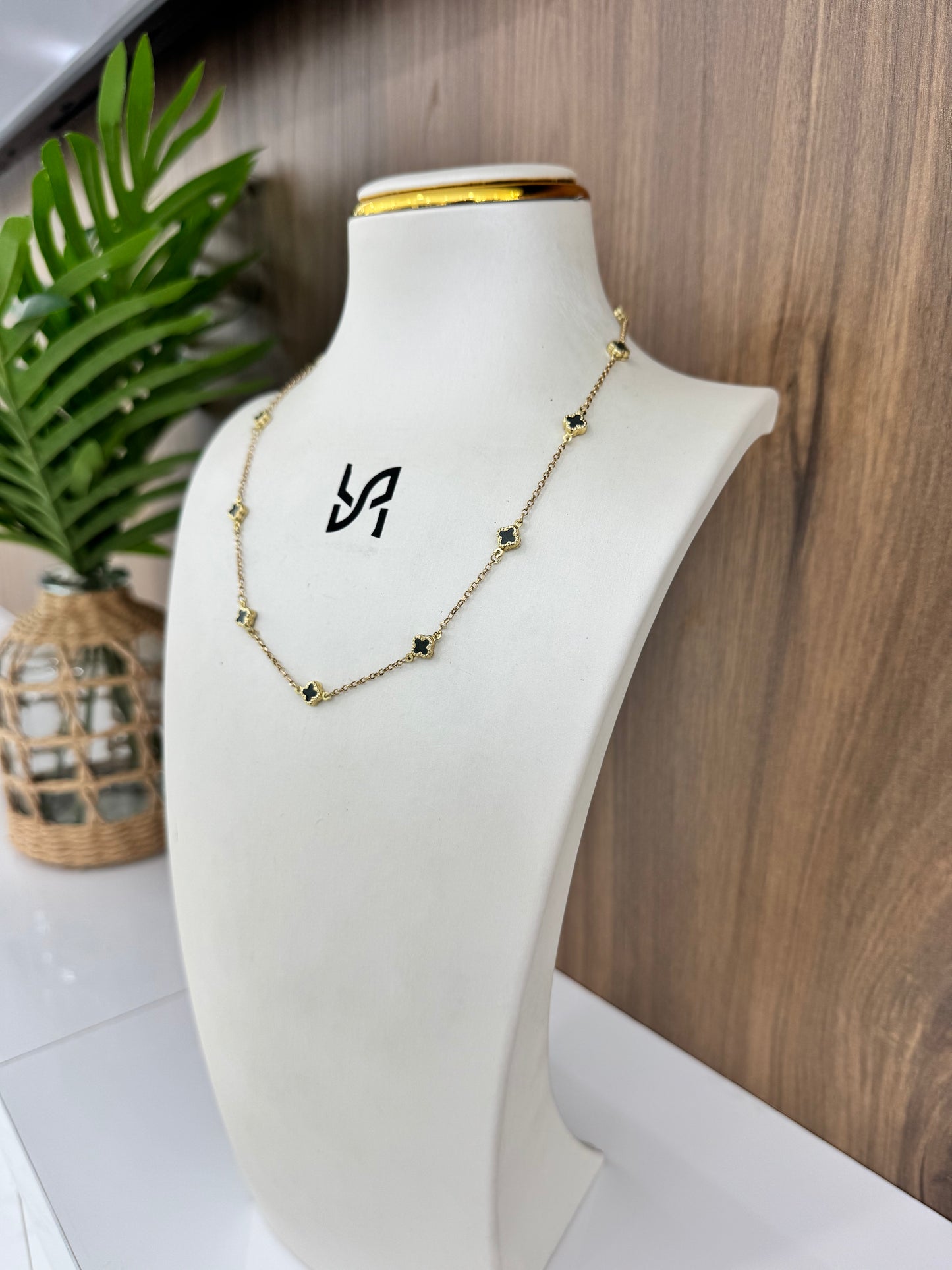 10karat 11 baby flower necklace