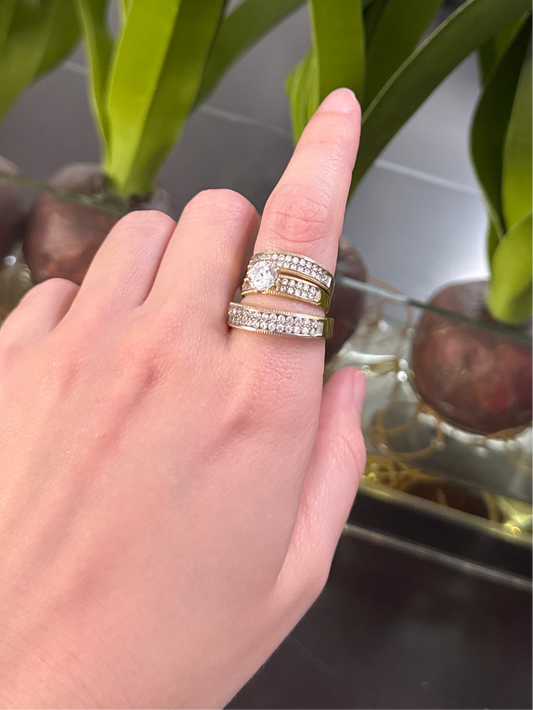 14K Trío Engagement Ring