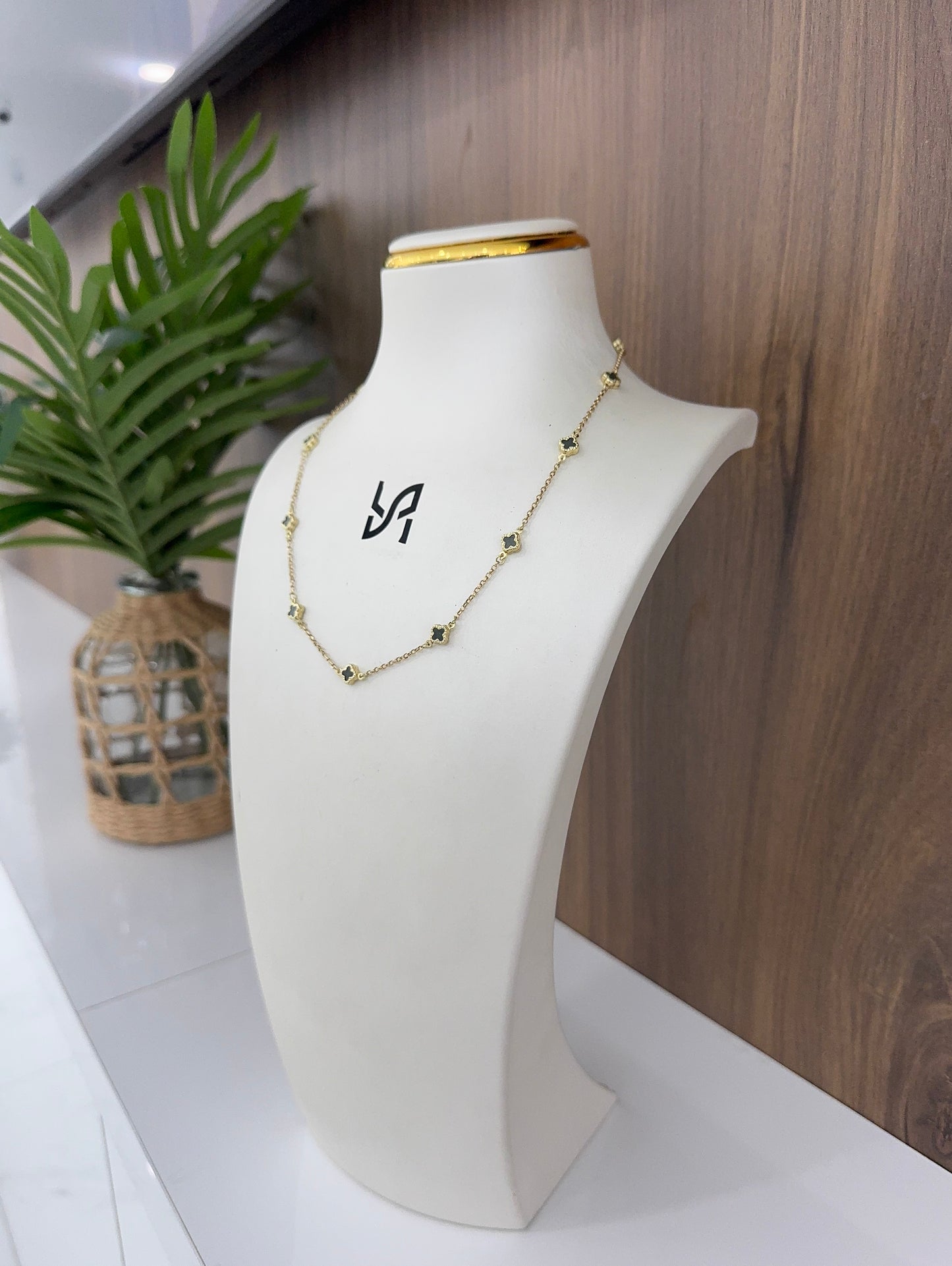 10karat 11 baby flower necklace