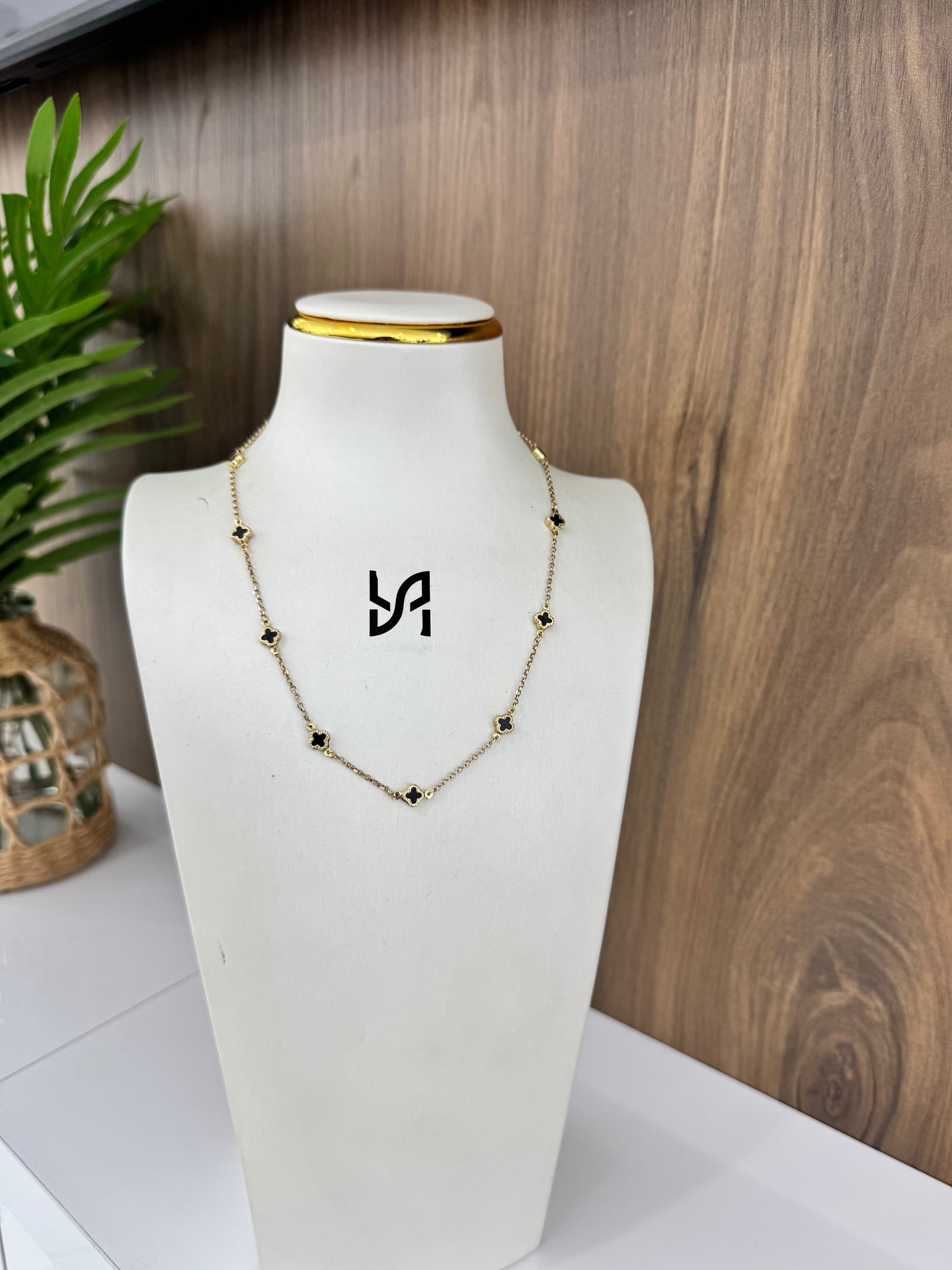10karat 11 baby flower necklace