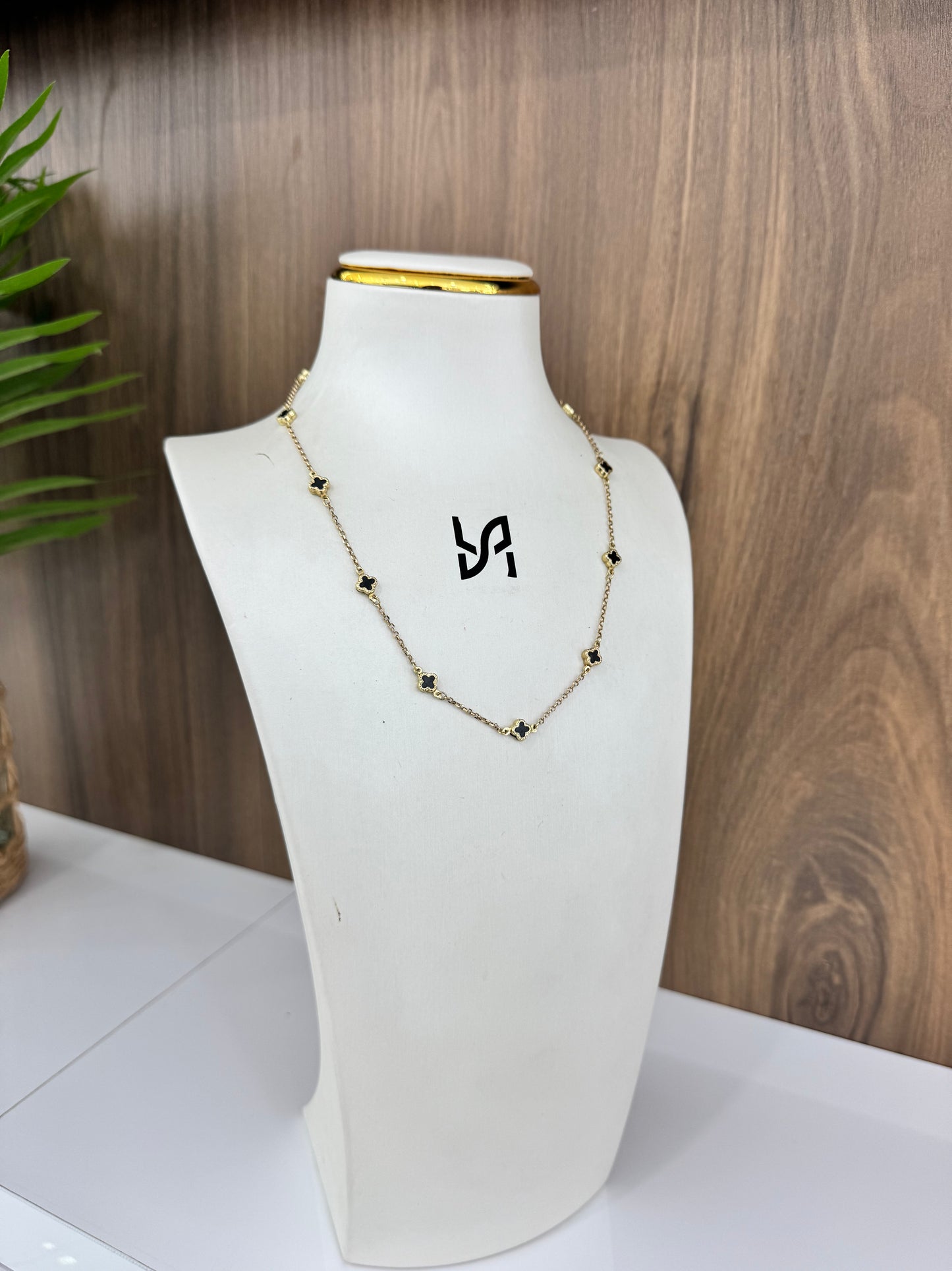 10karat 11 baby flower necklace