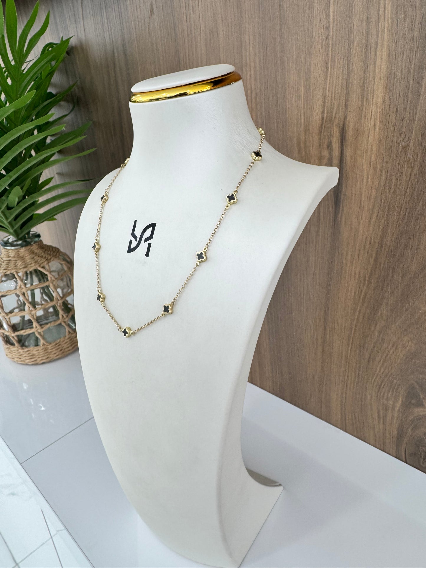 10karat 11 baby flower necklace